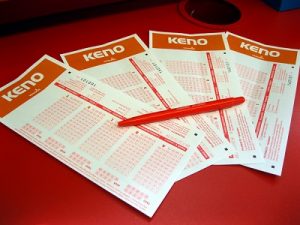 Feuilles de Keno traditionnelles - Wikimedia Commons